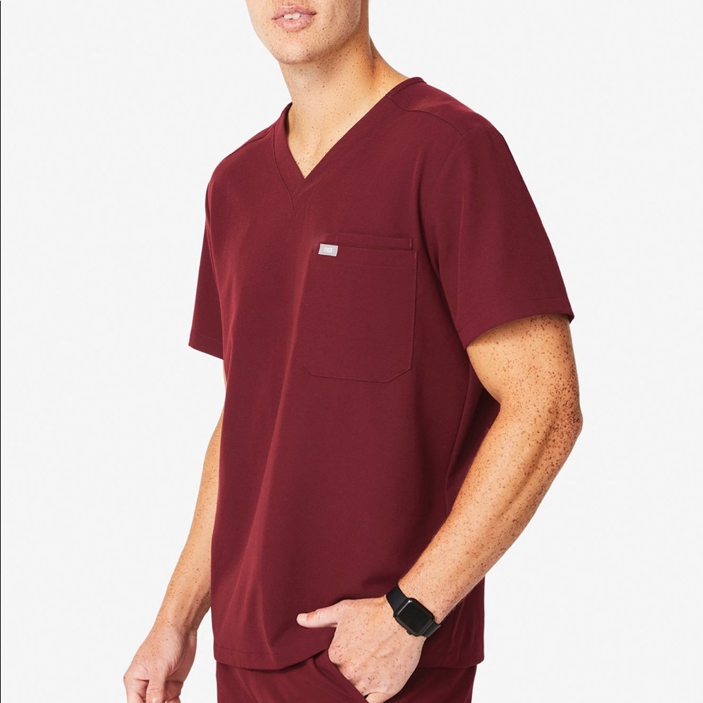 FIGS Men’s large burgundy top and jogger bottoms
